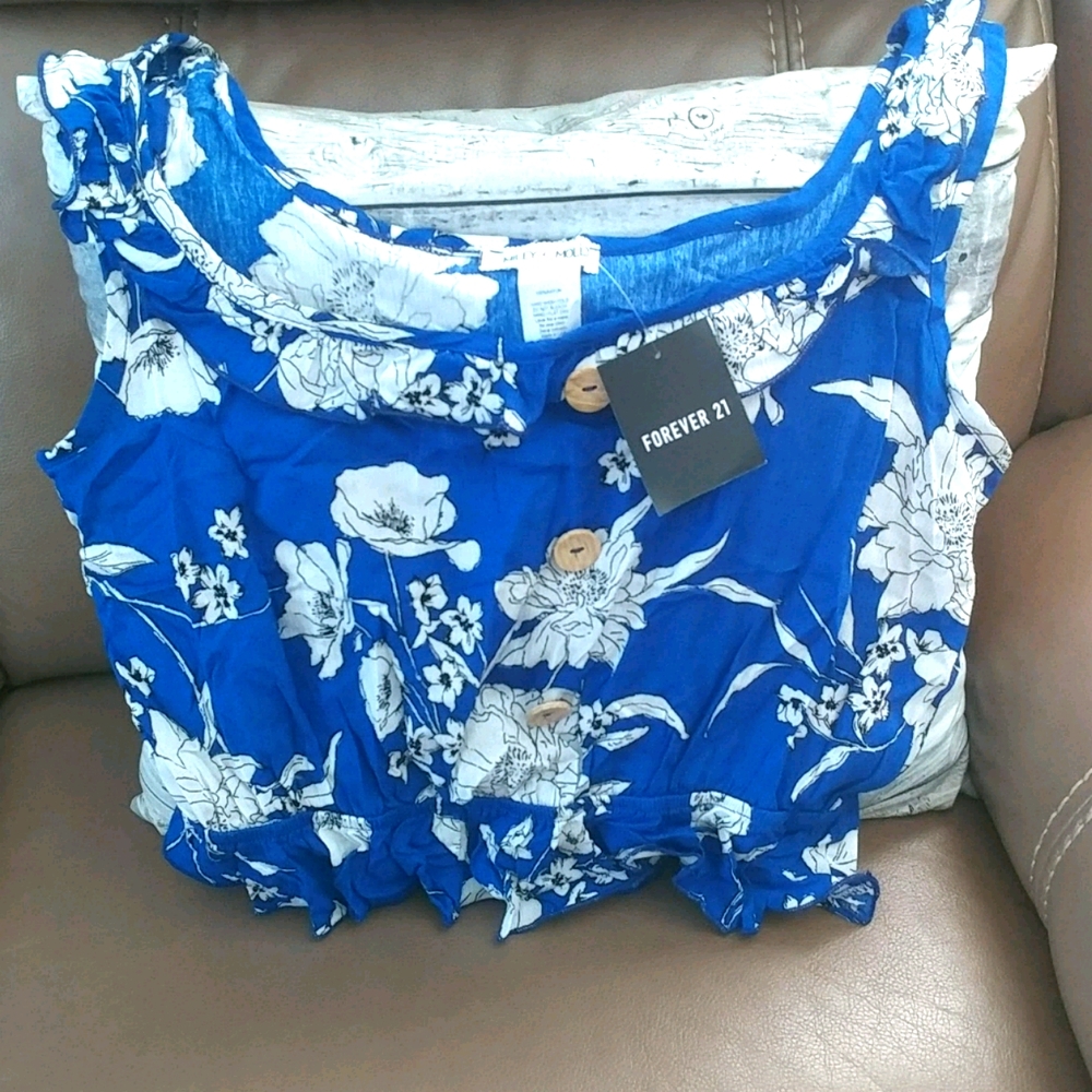 🆕💙 cute floral crop top